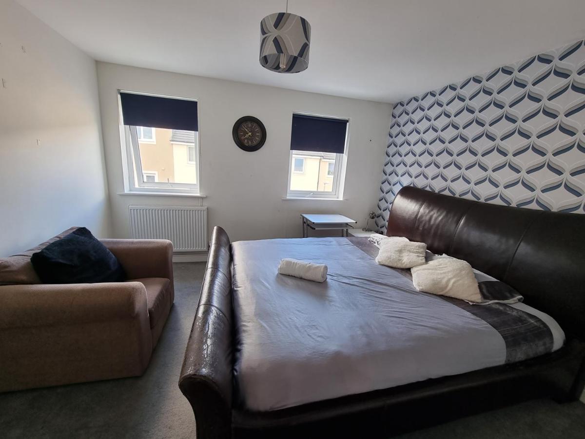 Superking Bedroom Close To The A30 Camborne Exterior foto